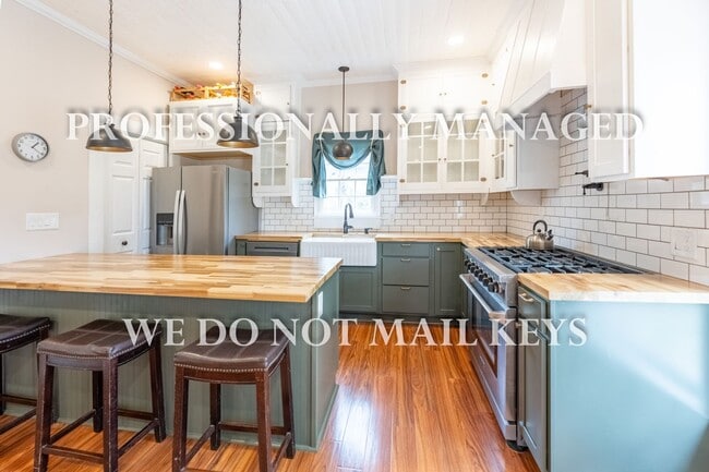 Building Photo - 321 E Branch St