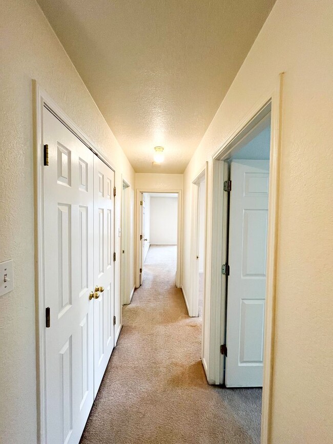 Building Photo - 312 Cedar Ridge Dr