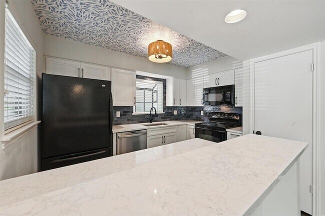 Building Photo - 15151 Berry Trail