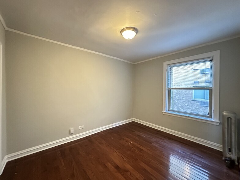 Building Photo - 547 W Surf St