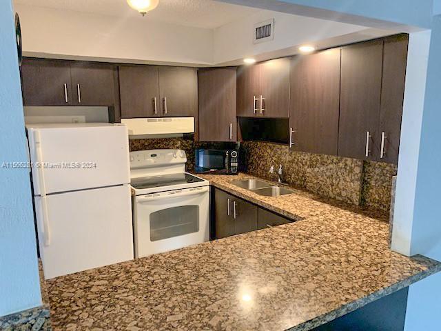 Building Photo - 2715 Tigertail Ave