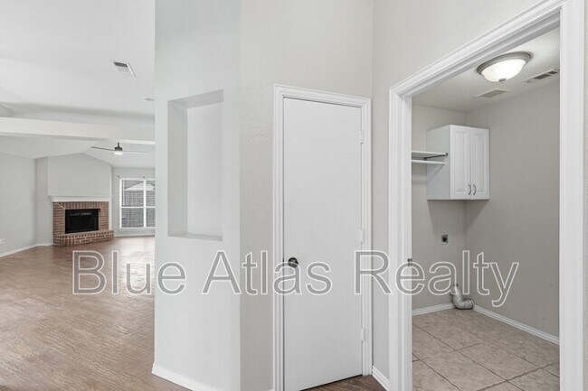 Building Photo - 1012 Waterview Dr