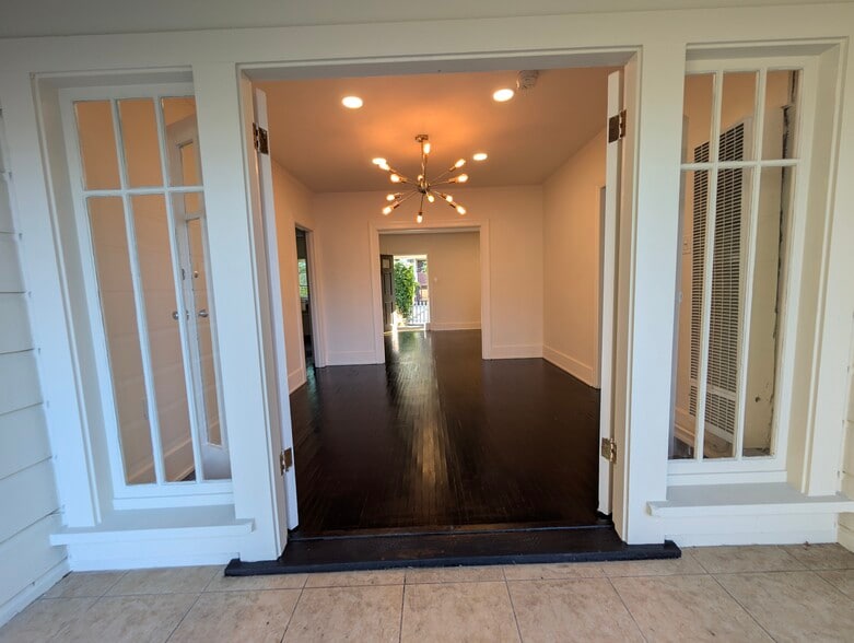 Building Photo - 849 N West Knoll Dr