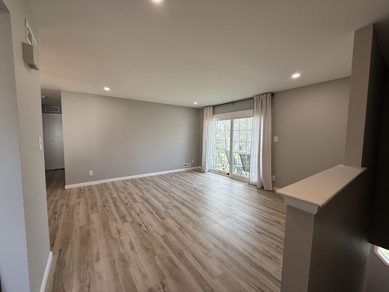 Building Photo - 315B Delancey Pl