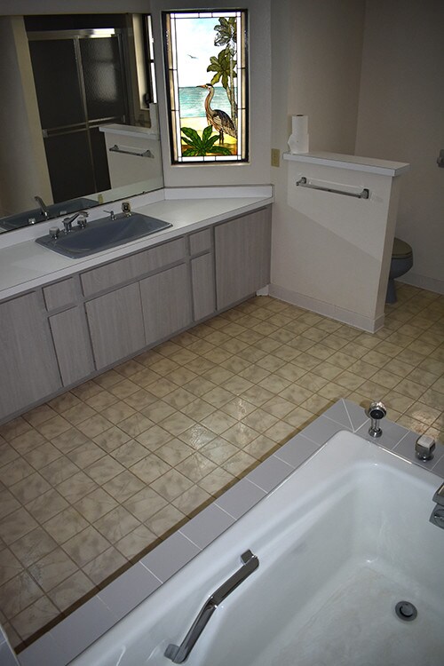 Master Bath - 107 Hourglass Dr