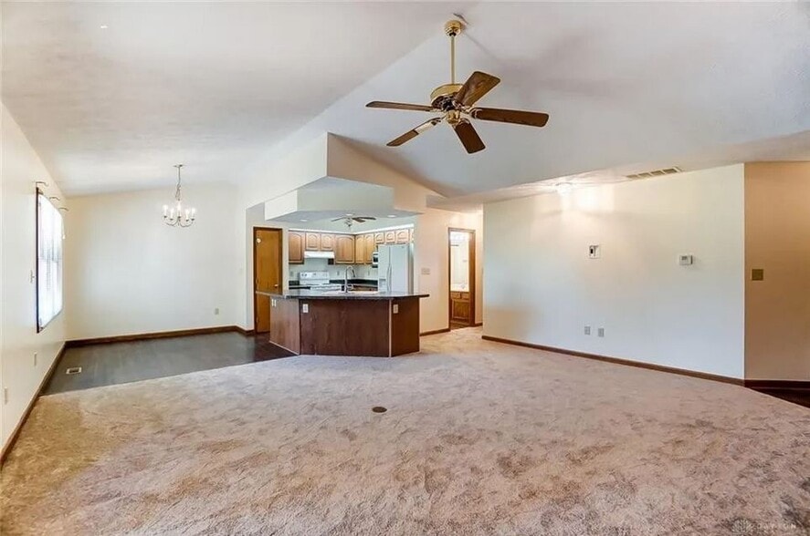 Building Photo - 451 S Wolf Creek Pike