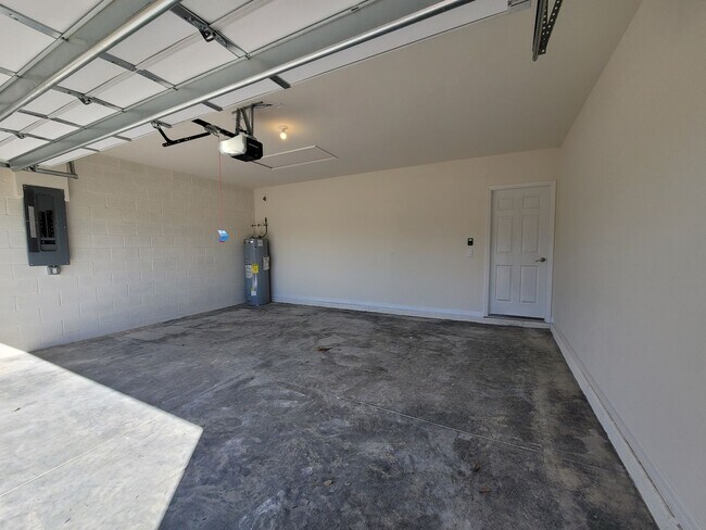 Building Photo - 334 SW 25th Ave