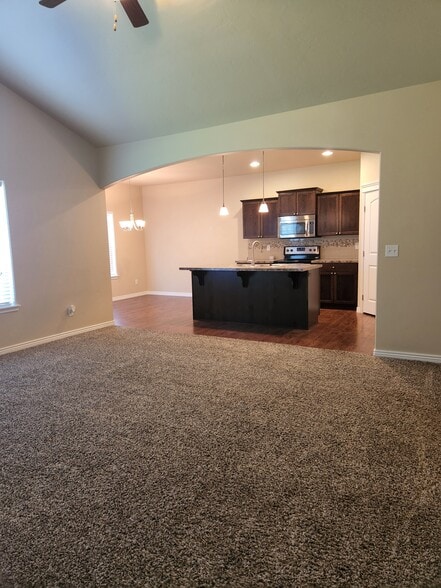 Building Photo - 947 Americana Cir