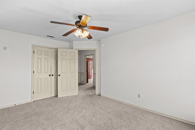 Building Photo - 209 Sarahs Ln
