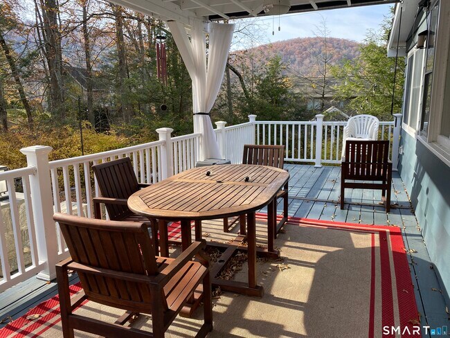 Building Photo - 14 Club Dr