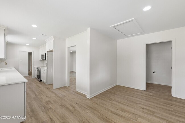 Building Photo - 317 Kim Dr