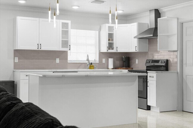 Building Photo - 10001 S Yacht Club Dr