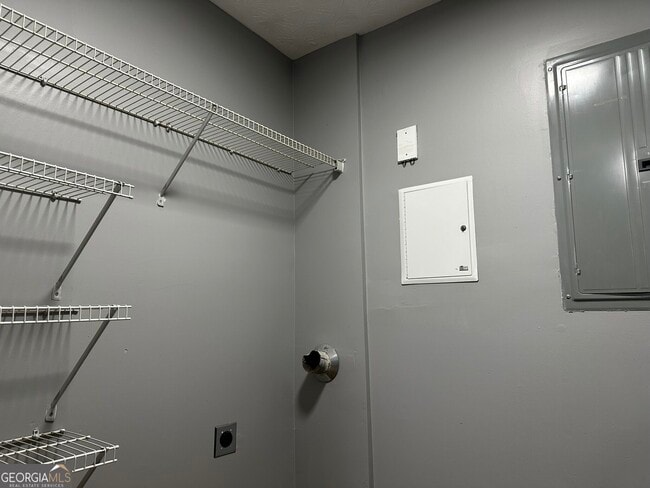 Building Photo - 9302 Fairington Ridge Cir