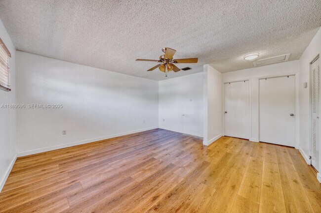 Building Photo - 10000 SW 147th Ct