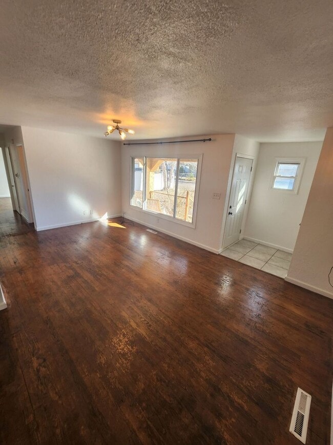 Building Photo - Wonderful Home