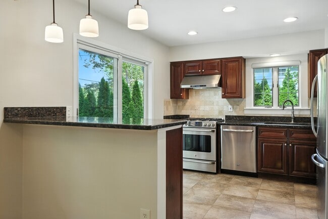 Building Photo - 49 Canoe Brook Pkwy