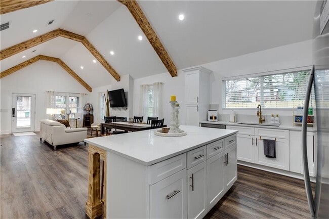 Building Photo - 551 Woodrow Ave