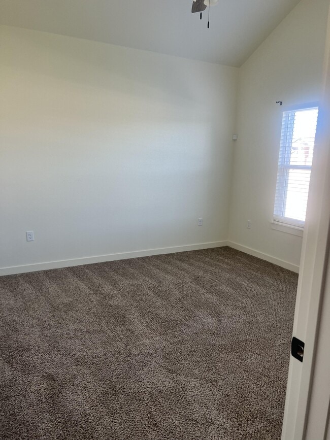 Building Photo - 129 Middleton Ln