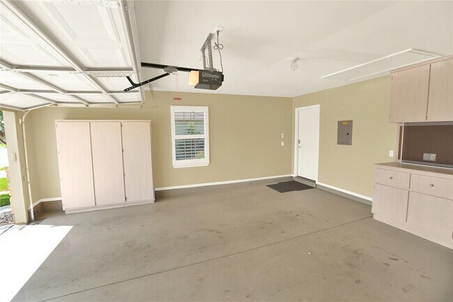 Building Photo - 113 Monument Hill Trail