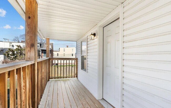 Building Photo - Beautiful 2 Bedroom Home on Verbeke St