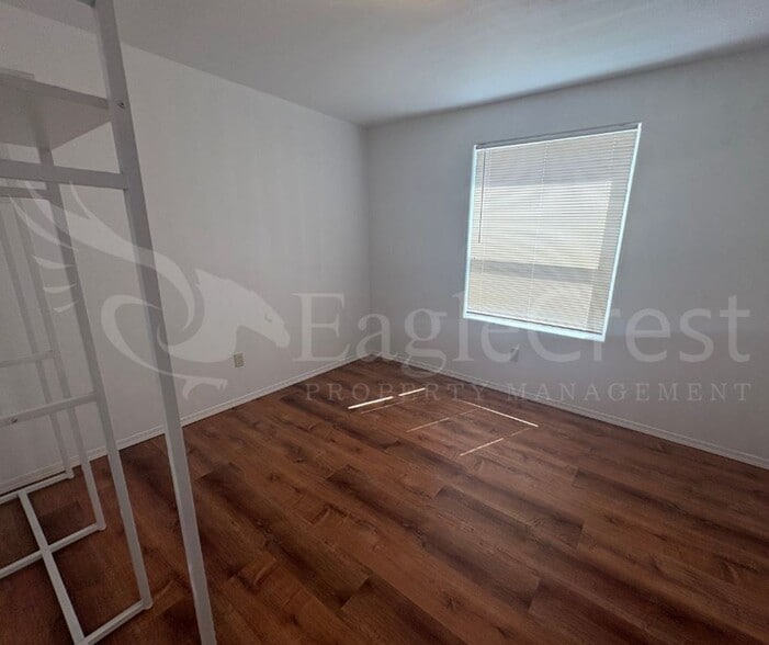 Building Photo - 706/708SCollege
