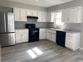 Building Photo - 315 Lakeland Dr