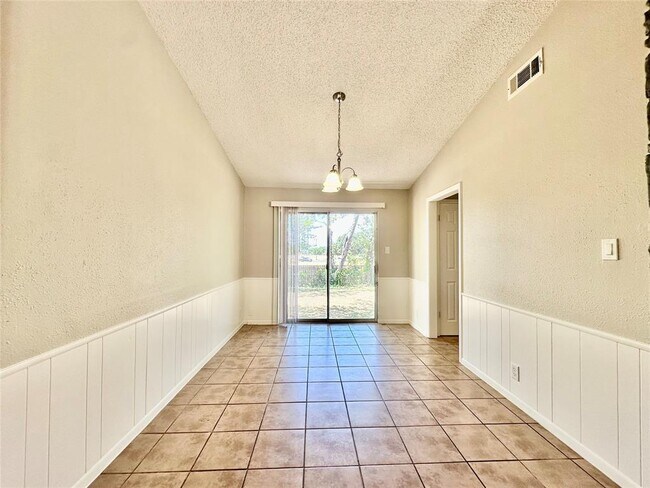 Building Photo - 12310 Willow Wild Dr