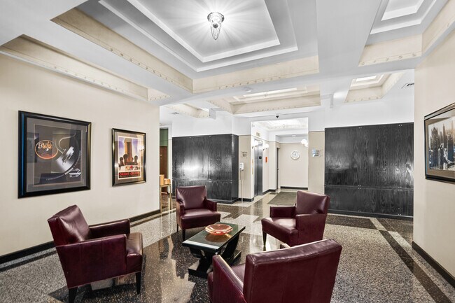 Building Photo - 2600 N Southport Ave