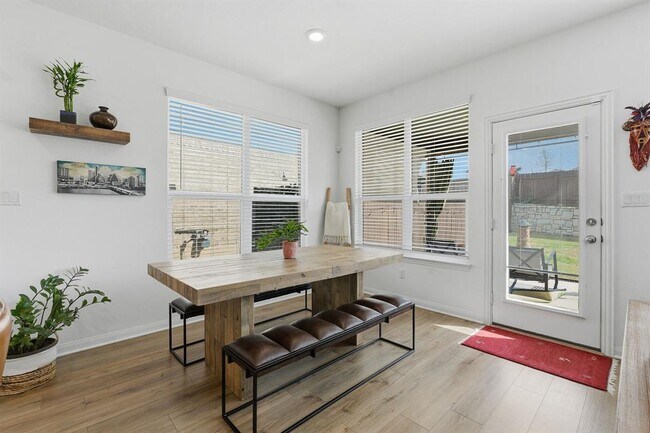 Building Photo - 209 Zamora Xing