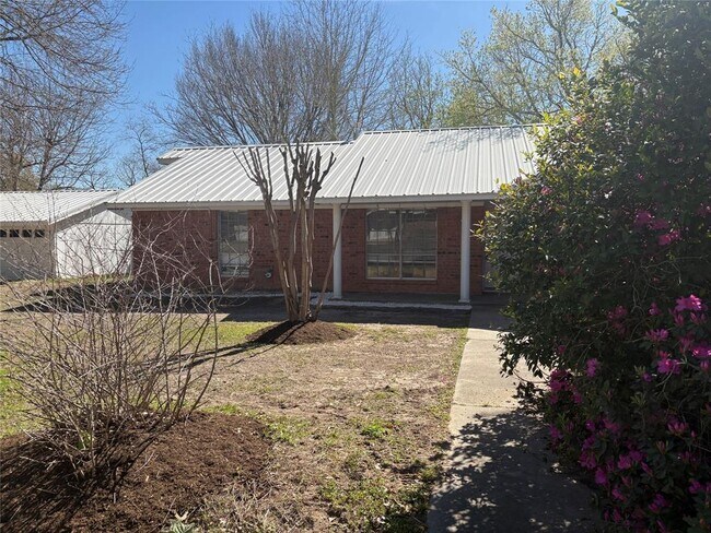Building Photo - 100 Bybee St