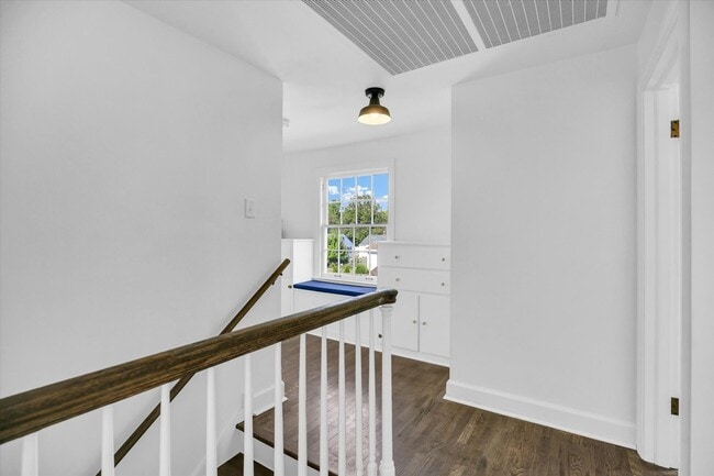 Building Photo - 1212 W Healey St