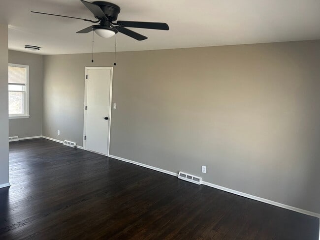 Building Photo - July MOVE IN SPECIAL! NO DEPOSIT!  Beautif...