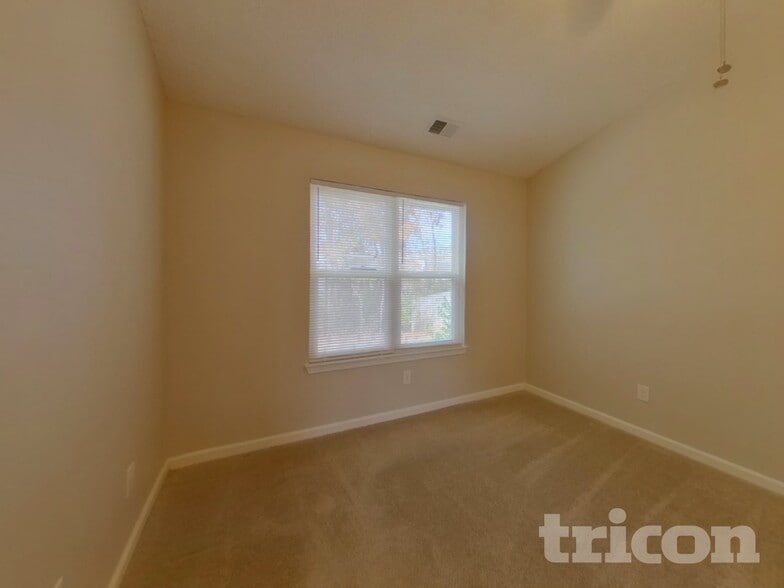 Building Photo - 11006 White Stag Dr