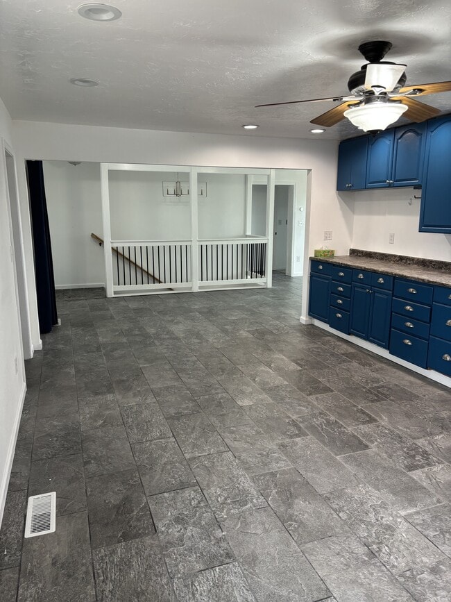 Building Photo - 901 E 800 N