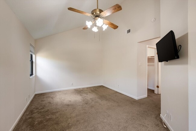 Building Photo - Easy Living in Echo Creek