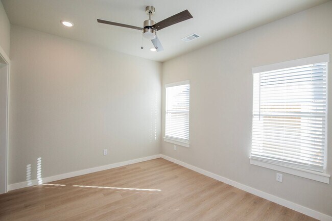 Building Photo - ***90 E. Bottlebrush Bend Unit 1***