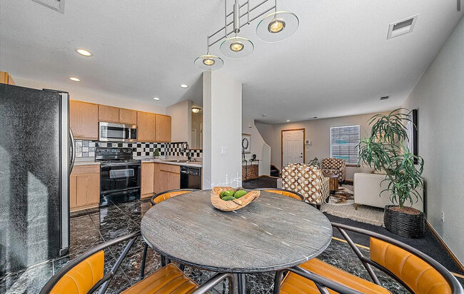 Building Photo - 8865 Meade Ct