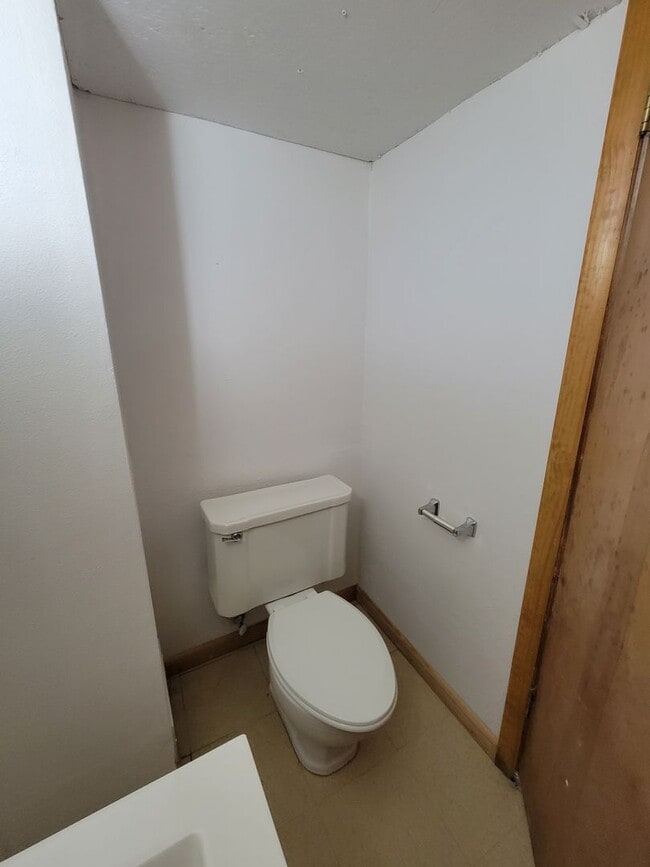 Building Photo - Great Home in quiet Waterloo Neighborhood