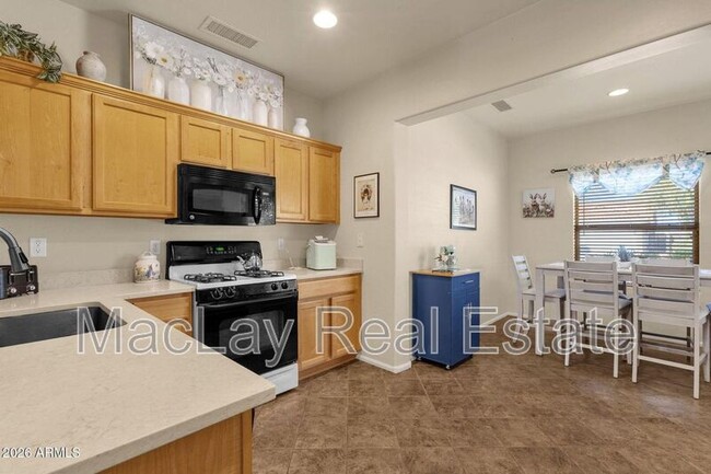 Building Photo - 18337 N Soft Wind Dr