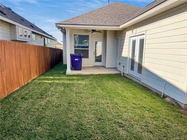 Building Photo - 308 S Brook Dr