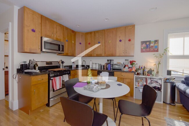 Building Photo - HUge 3 bed in Allston