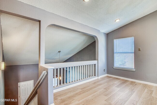 Building Photo - 12325 Tierra Bella Dr
