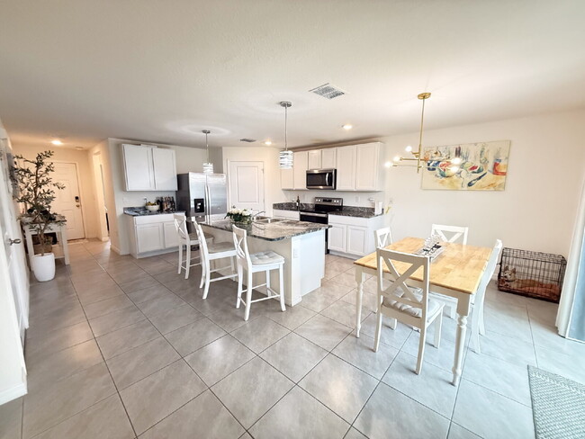 Building Photo - Spacious 4-Bedroom Home with Granite Count...