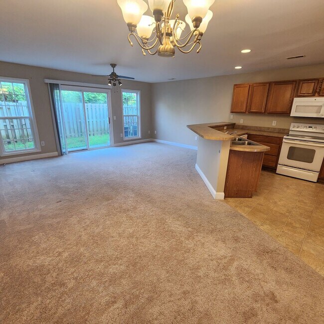 Building Photo - Morehead City Townhouse