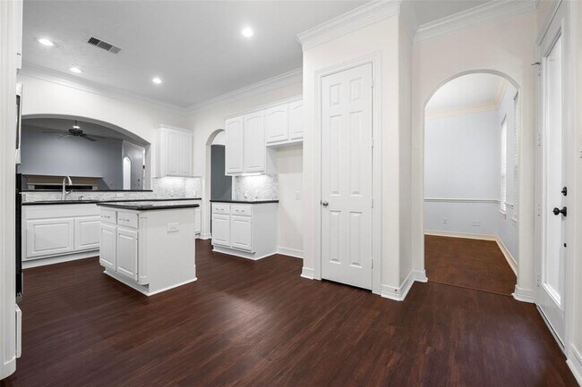 Building Photo - 1518 Olive Park