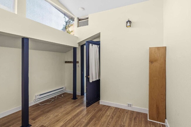 Building Photo - Charming Rustic 3-Bedroom + bonus rooms in Ashland, OR