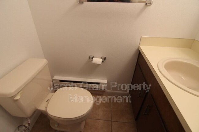 Building Photo - 756 Whittier St