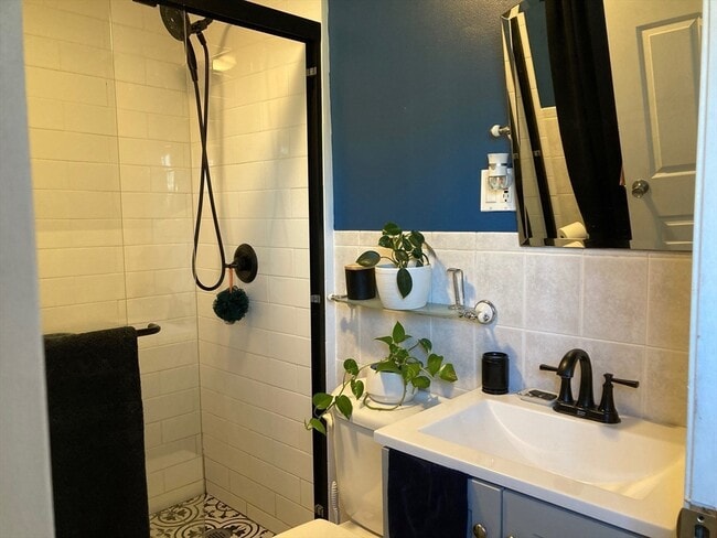 Building Photo - 234 Kennebec St