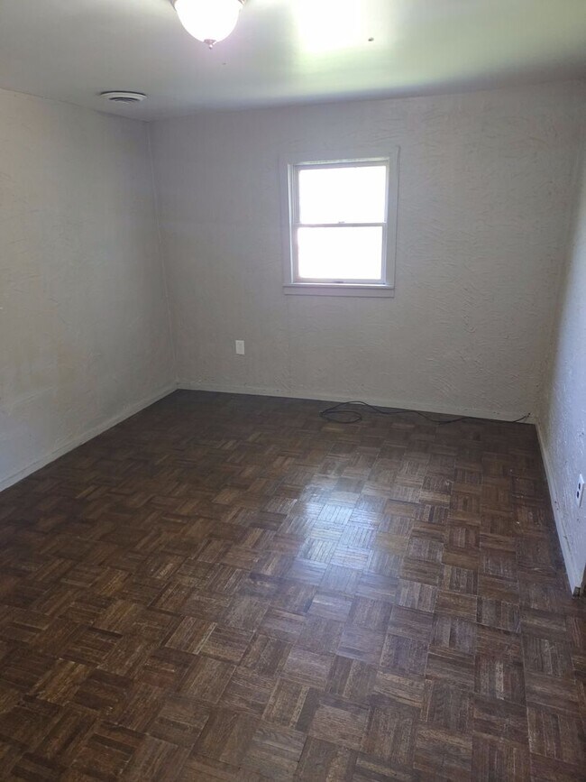 Building Photo - Spacious 3-Bedroom Home with Dedicated Laundry & Dining Room — 50% Off Your First Month!