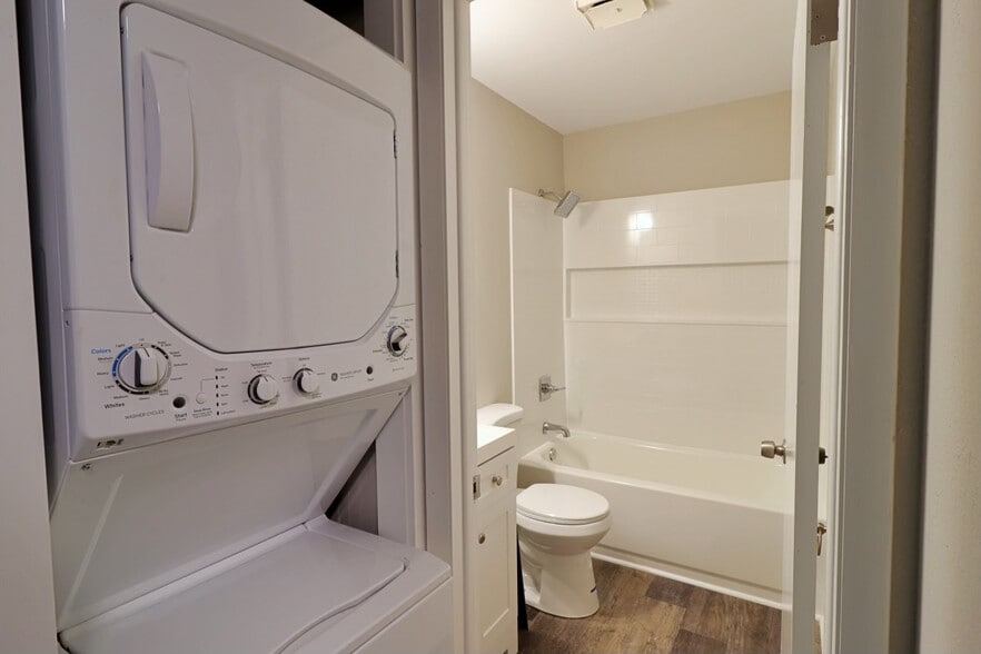 Upstairs Full Bath and Laundry Closet - 137 Holly Cresent Dr